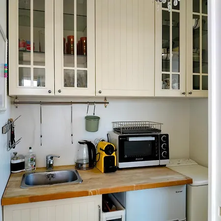 Apartment Proche Et Centre, Calme, 4 Pers